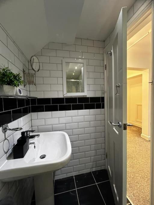 Lovely 5Br Home In Manchester. Close To The City Экстерьер фото
