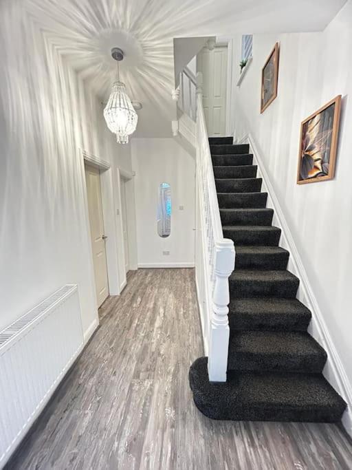 Lovely 5Br Home In Manchester. Close To The City Экстерьер фото